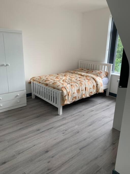Newly Refurbished Studio, Great Location 8 Studios Nottingham Eksteriør billede